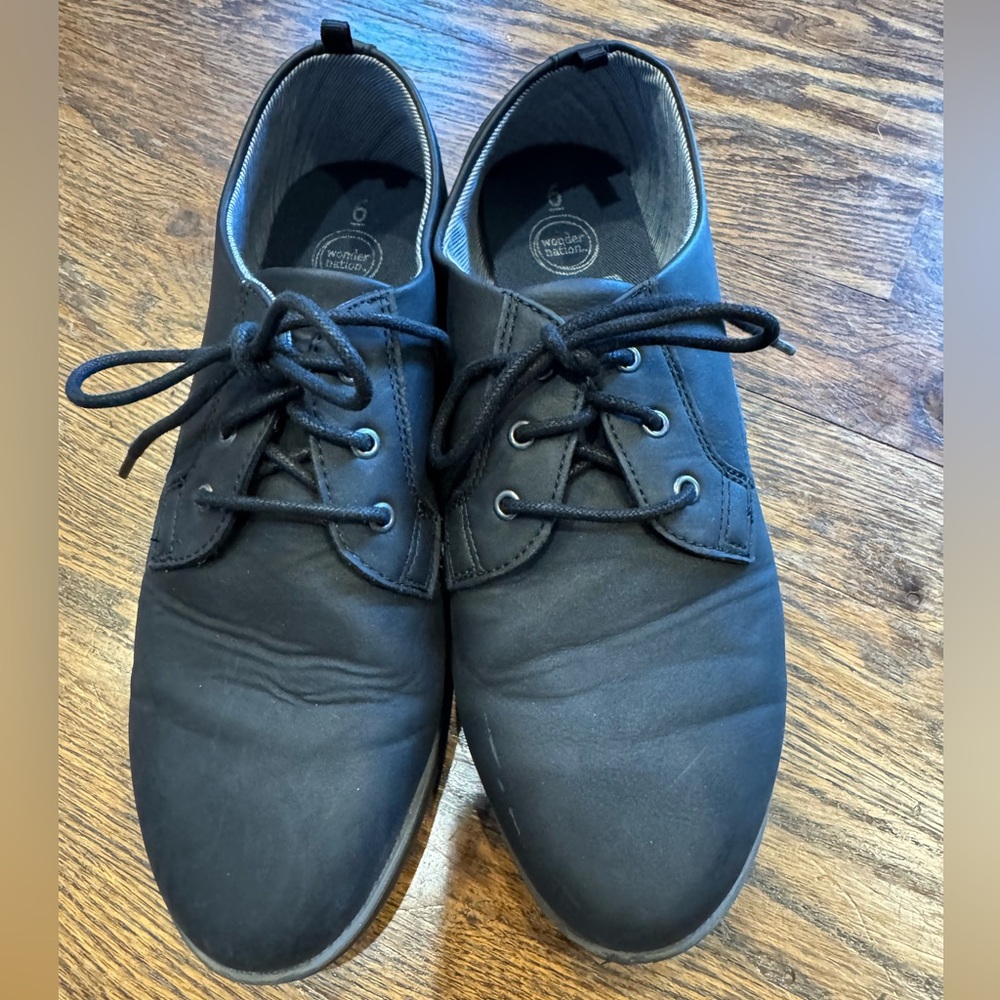Young Men's Size 6 Black Casual Shoes